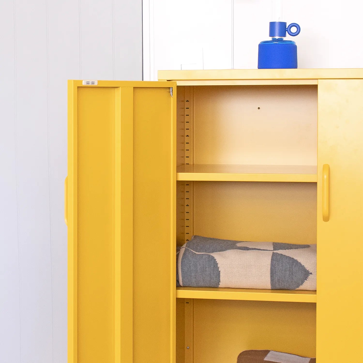 Gabinete Metálico A Amarillo